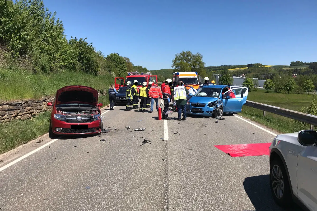 2 schwer Verletzte bei heftiger Kollision