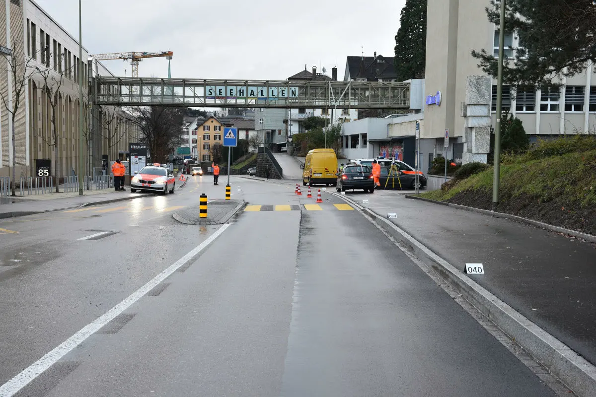Horgen ZH - Fussgänger von Auto erfasst - Zeugenaufruf