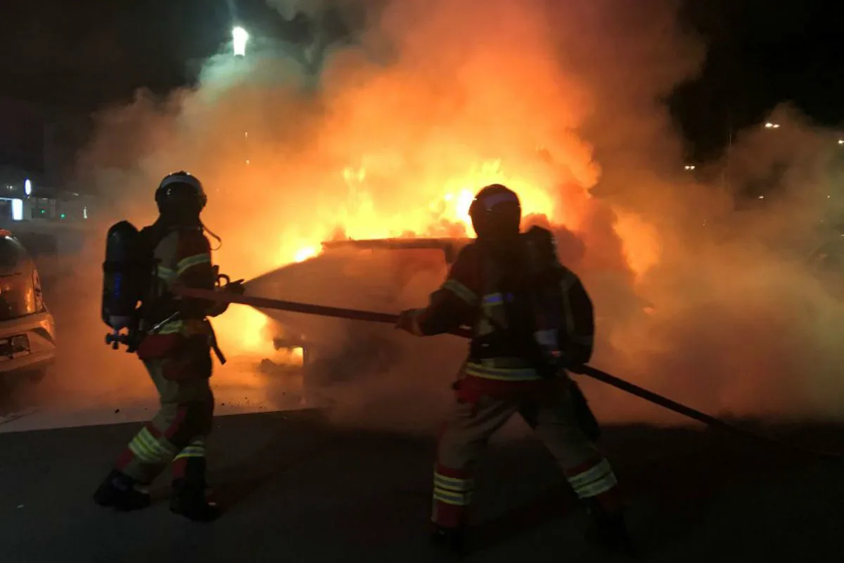 Bern BE - Brand von mehreren Fahrzeugen 