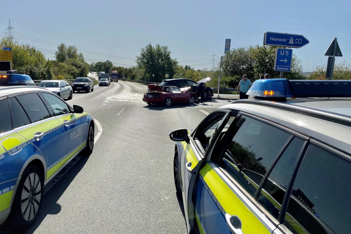Lauenau - Verkehrsunfall an der Auffahrt zur A2 mit einem schwer Verletzten