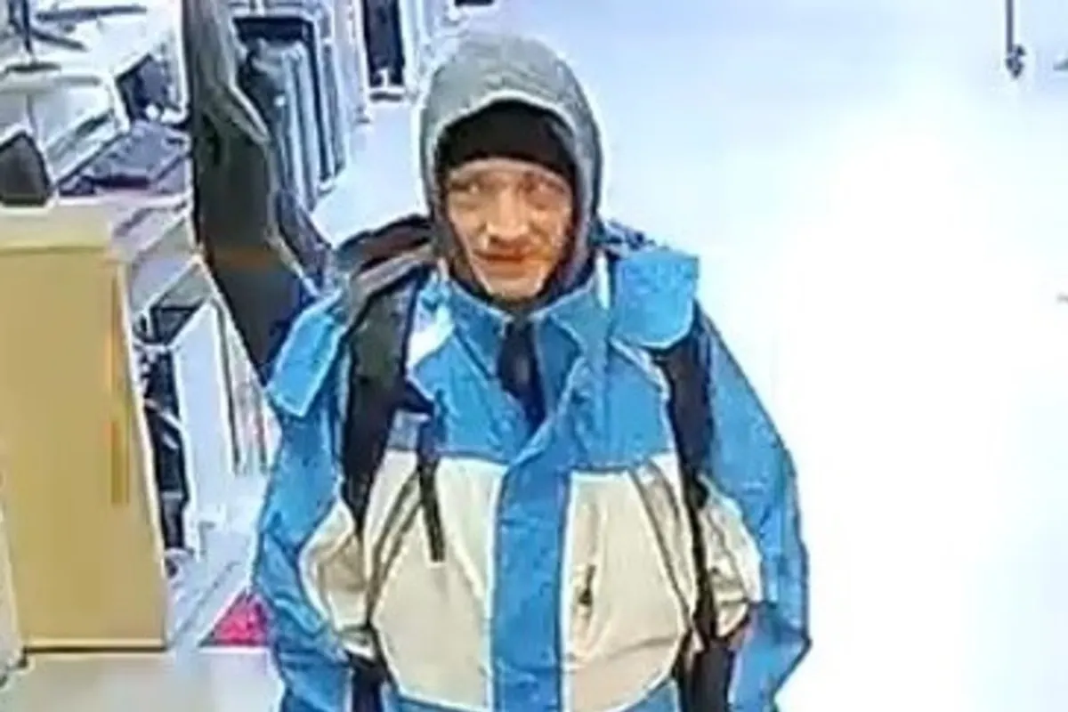 Düsseldorf - Bankkartenbetrug - Wer kennt diesen Mann? 