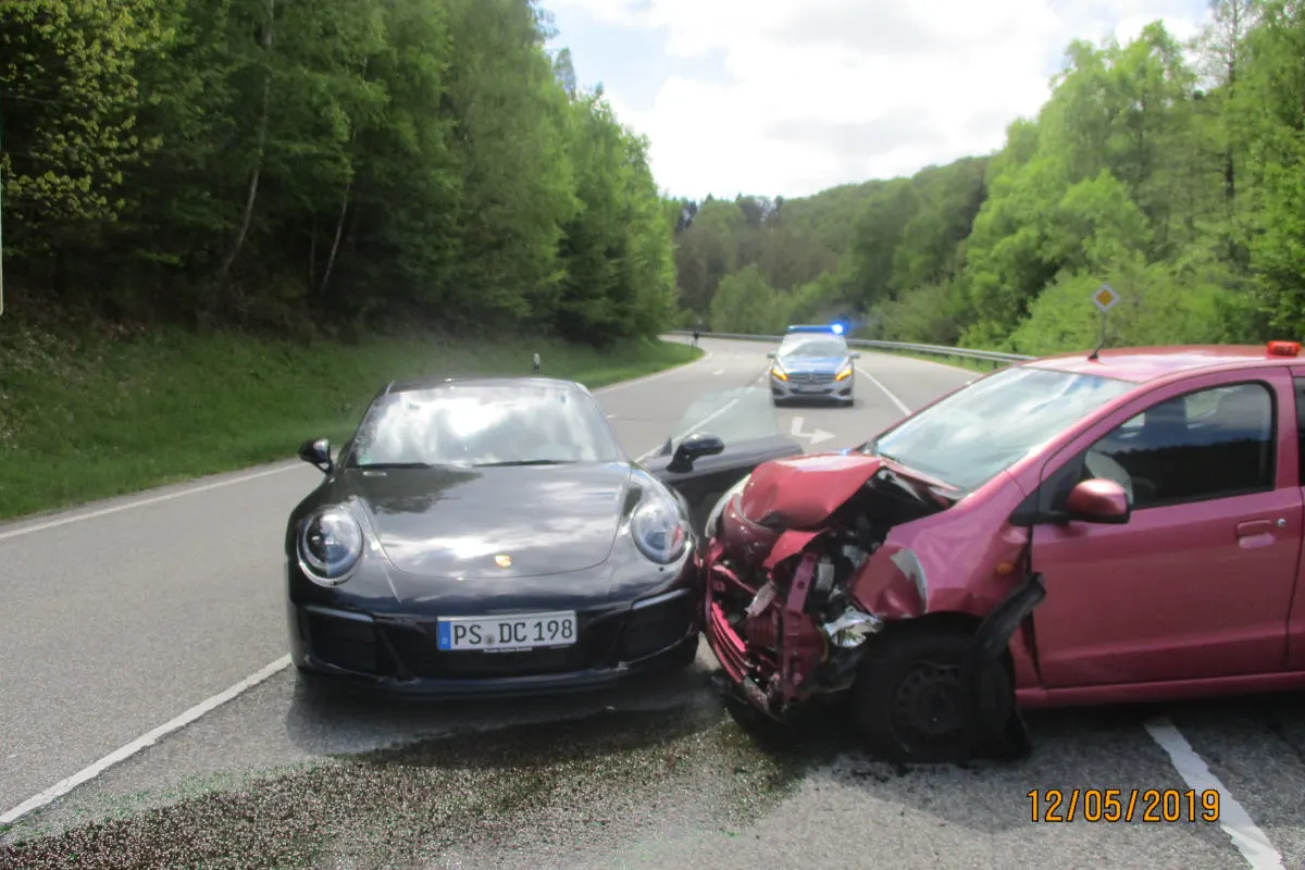 Unfall mit verletzter Person und hohem Sachschaden
