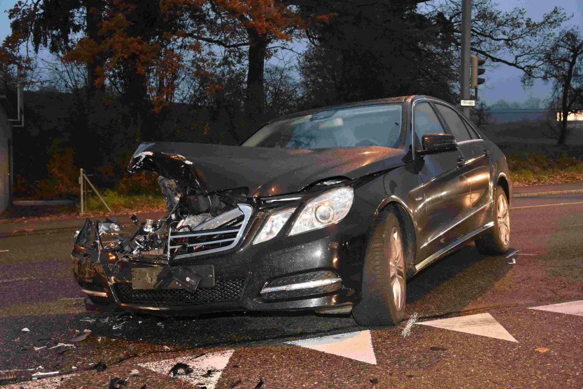Jona SG - Auto und Lieferwagen zusammengeprallt - Zeugenaufruf