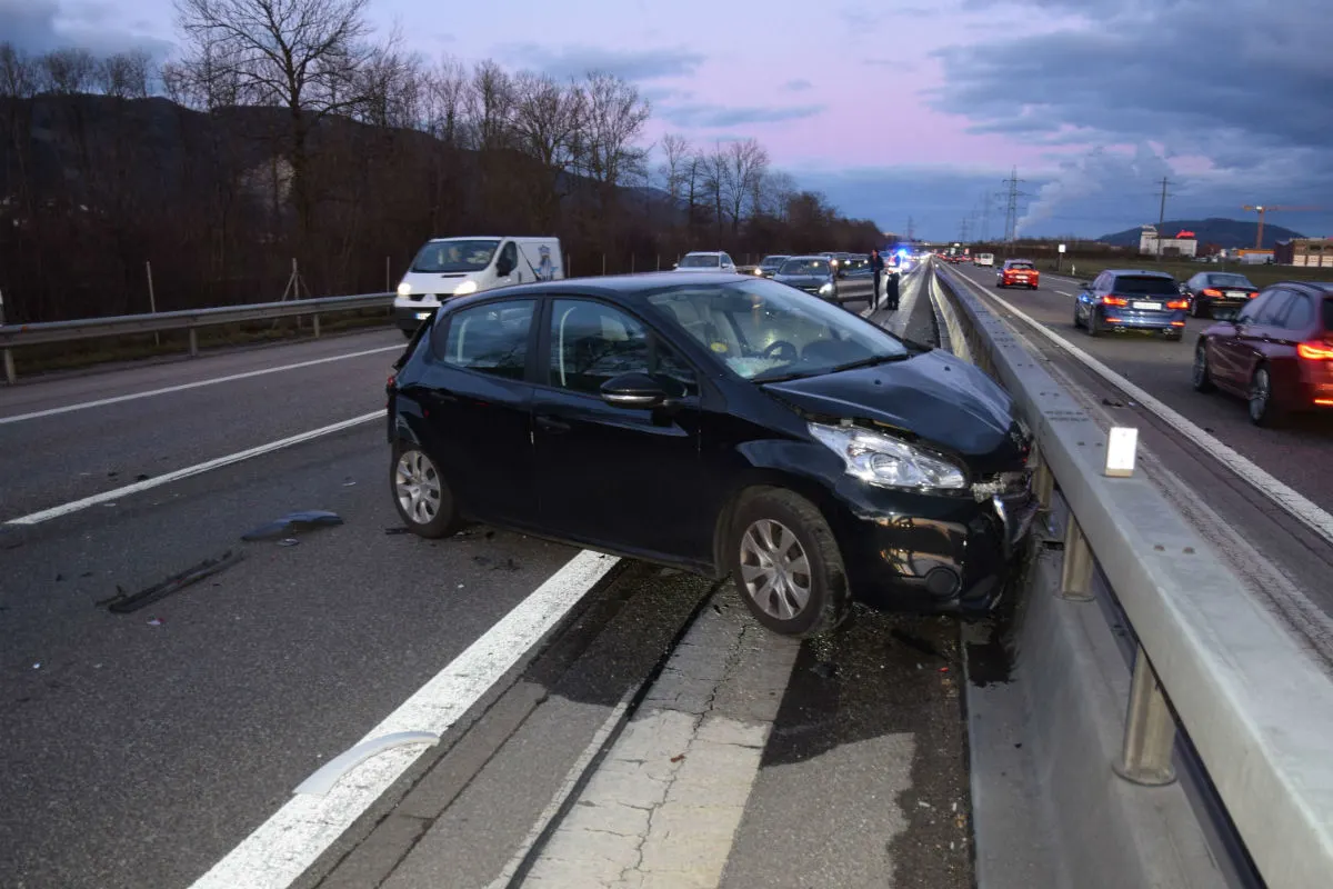 A1 Oberbuchsiten SO - Auffahrunfall wegen tief stehender Sonne