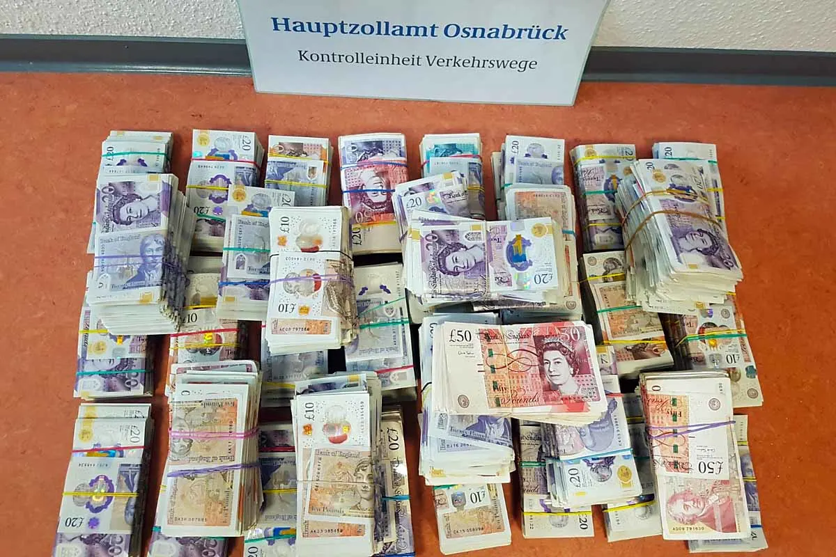 Osnabrück - Zoll führt Bargeldkontrollen entlang der deutsch-niederländischen Grenze durch - Mit 250.000 britische Pfund unterwegs