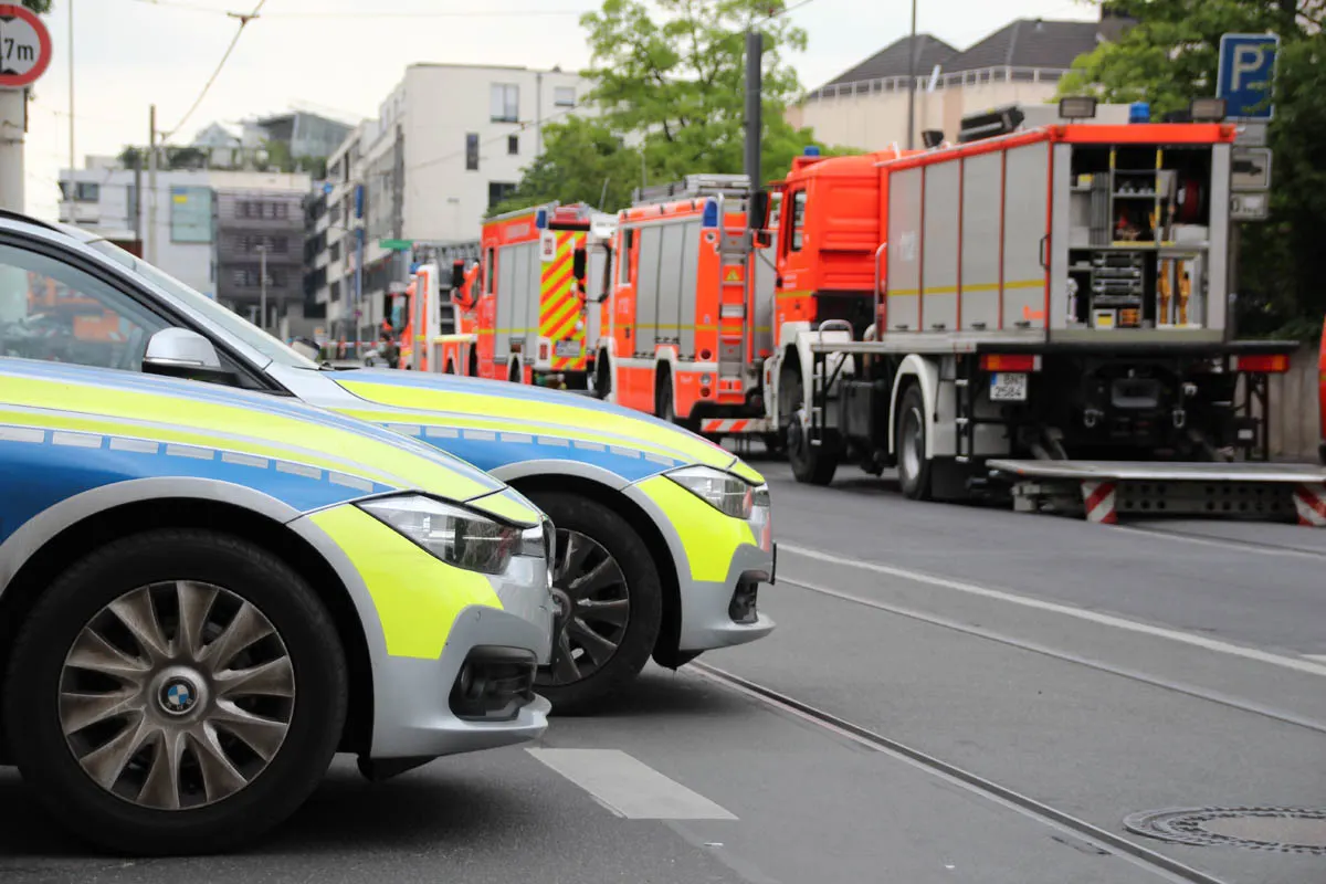 Bonn - Person nach Straßenbahnunfall schwer verletzt