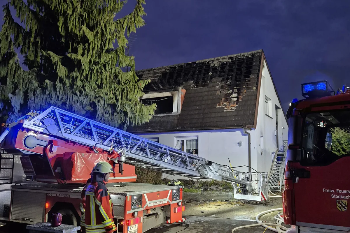 Stockach – Wohnungsbrand greift auf Dachstuhl über