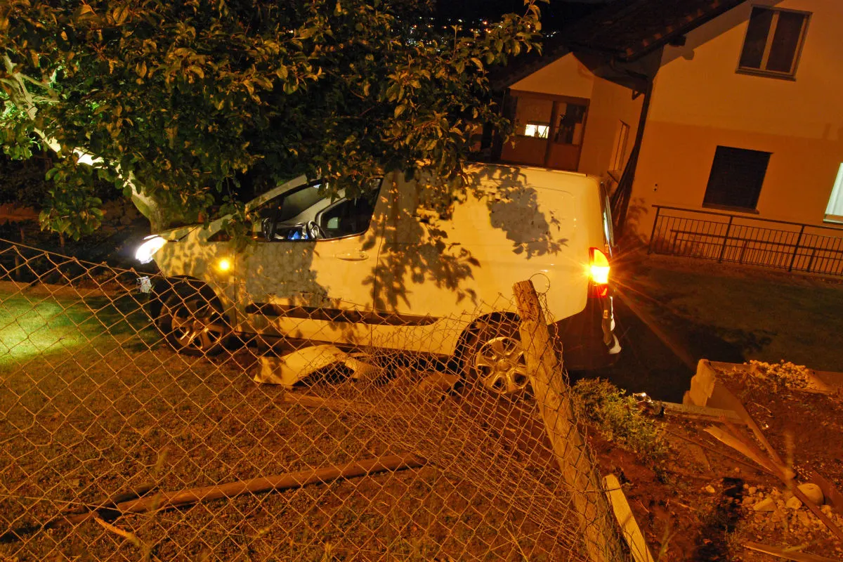 Knutwil LU - Alkoholisiert und unter Drogeneinfluss in Baum gefahren