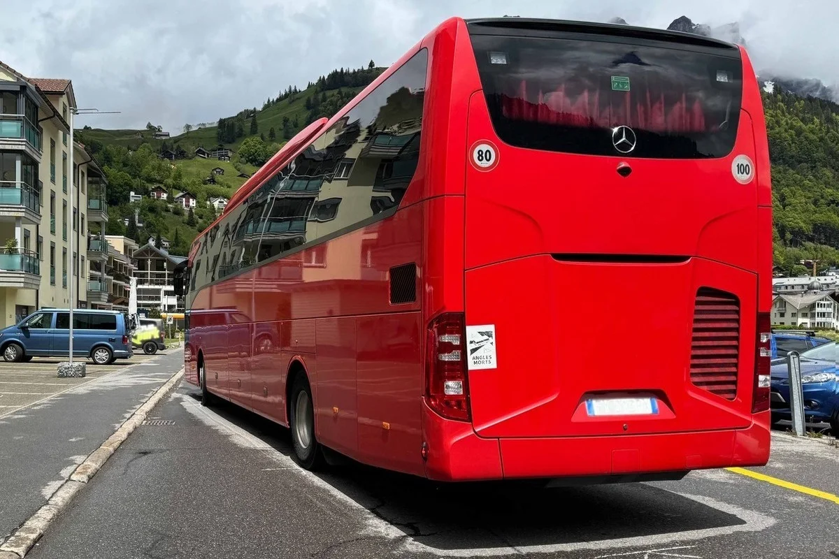Engelberg OW - Fussgängerin von Reisecar erfasst