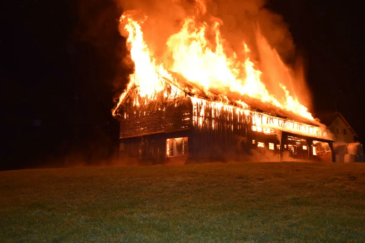 Waldstatt AR - Scheune in Vollbrand - Brandursache wird ermittelt