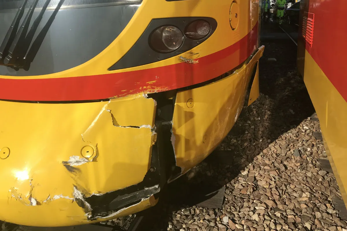 Bottmingen BL - Auto kollidiert mit Tram