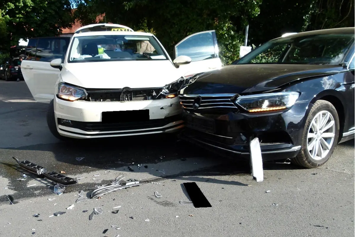 Porta Westfalica – Unfall zwischen Taxi und PKW