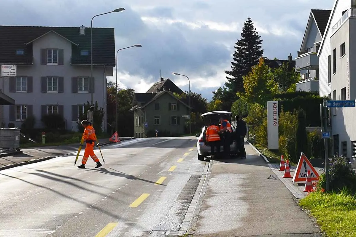 Tragischer Unfall in Obfelden ZH - Fussgängerin schwer verletzt
