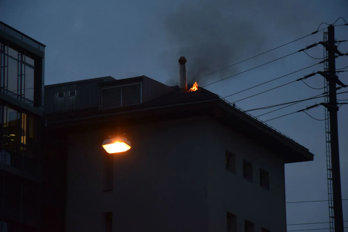 Olten SO - Dachstock in Brand geraten