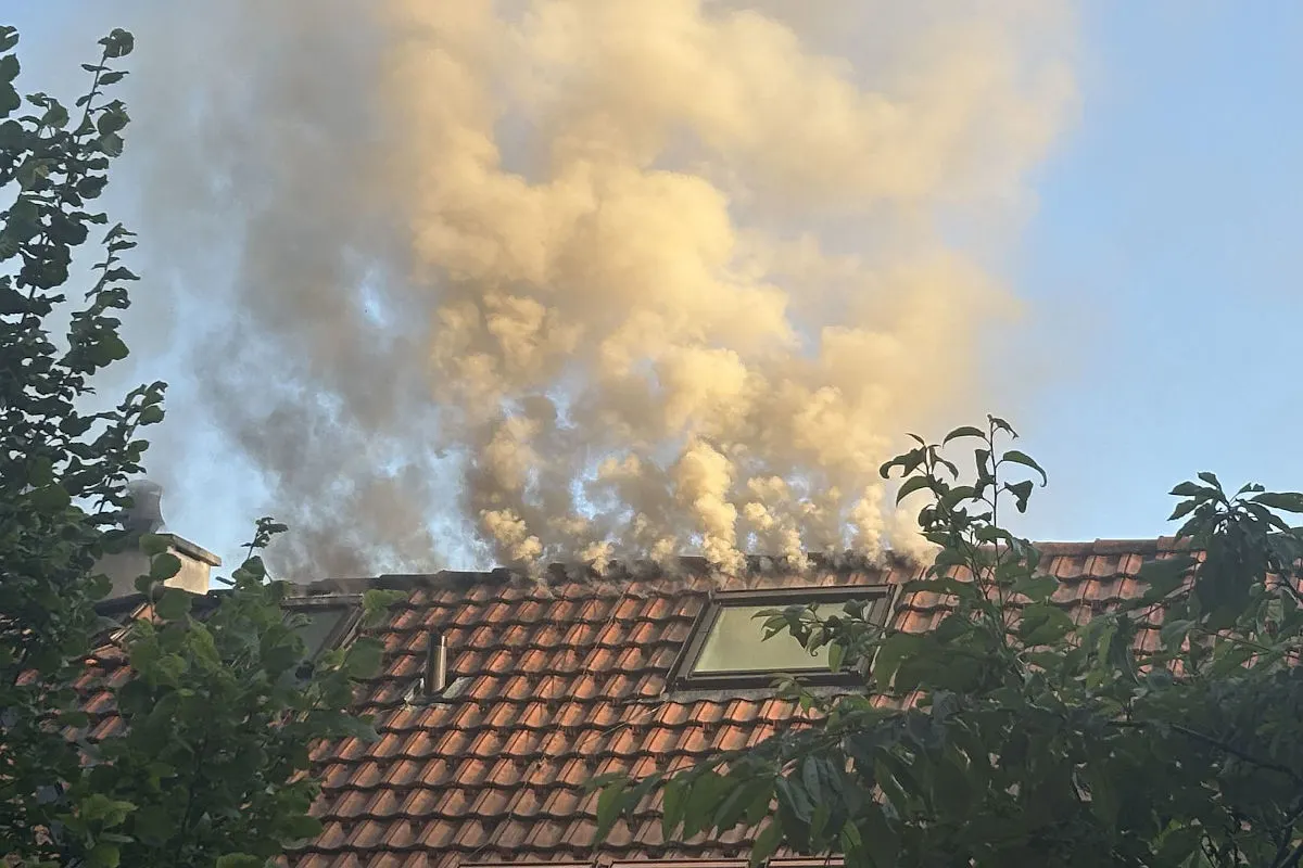 Brand in Langenbruck BL – Feuerwehr löscht Feuer in Dachstock