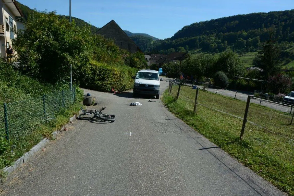 Rothenfluh BL - 14-Jähriger bei Kollision mit Lieferwagen verletzt