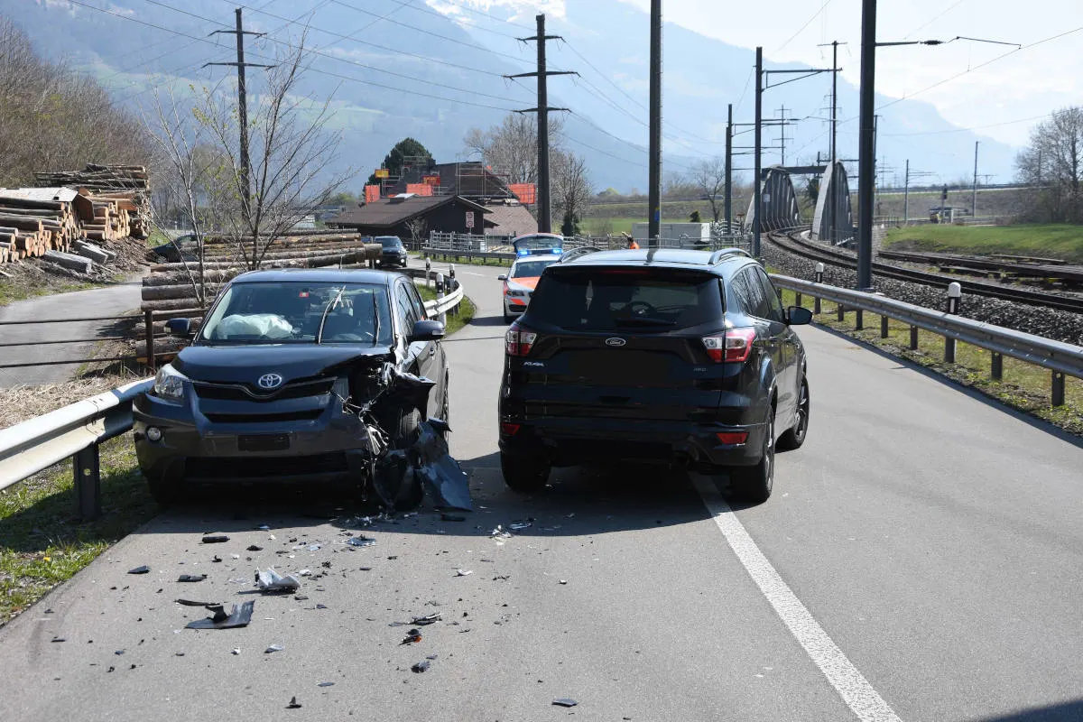 Ziegelbrücke SG – Bei Frontalkollision verletzt – Zeugenaufruf