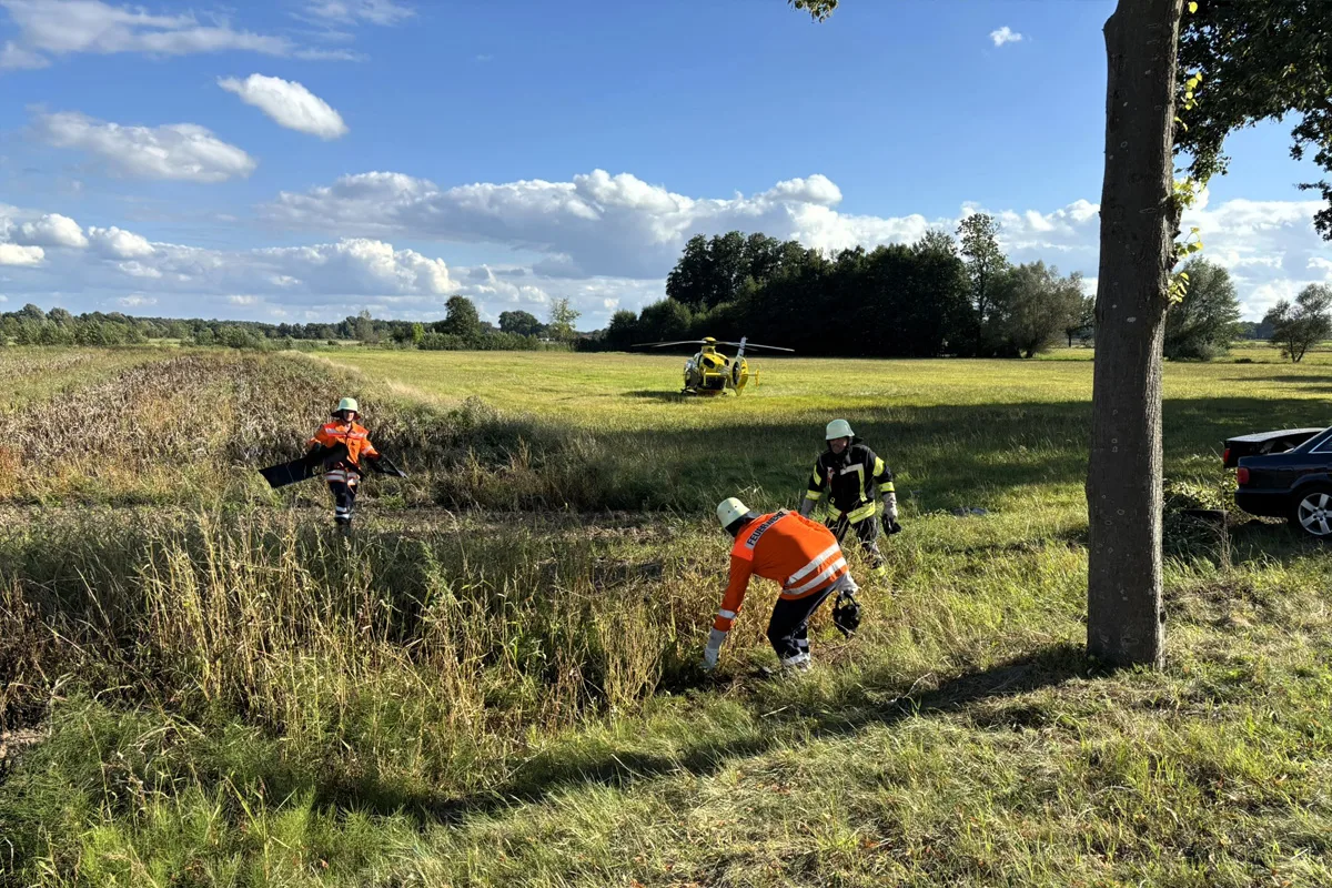 Lüchow-Dannenberg NI – Pkw kollidiert mit Baum bei Unfall
