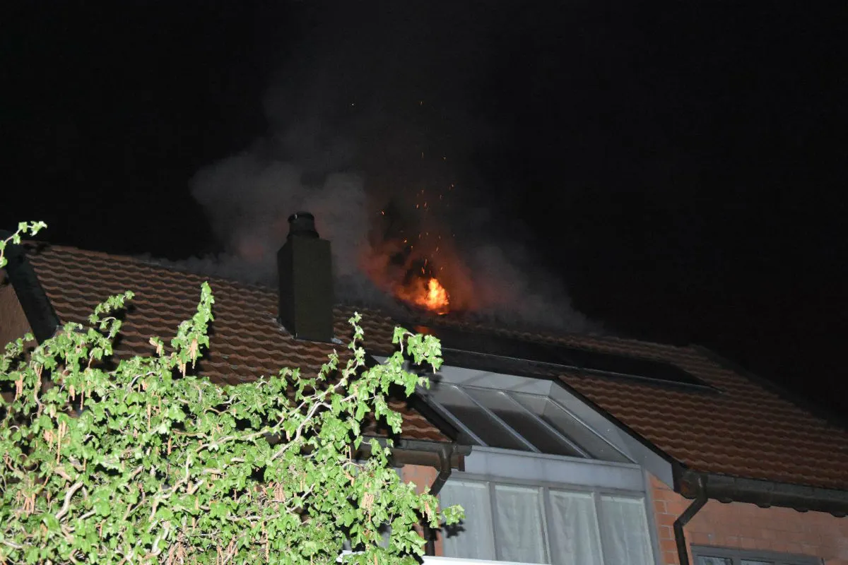 Bottmingen BL - Dachstockbrand in einem Einfamilienhaus 