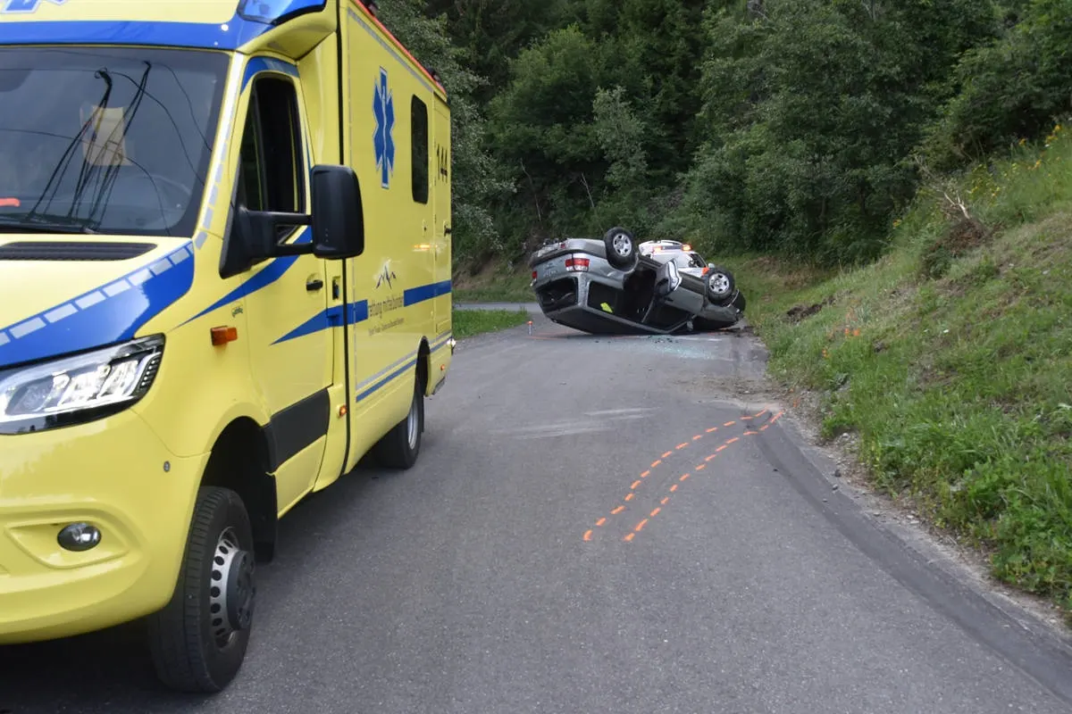 Andeer GR – Schwangere Fahrzeuglenkerin und 4 Monate altes Kind nach Unfall im Spital