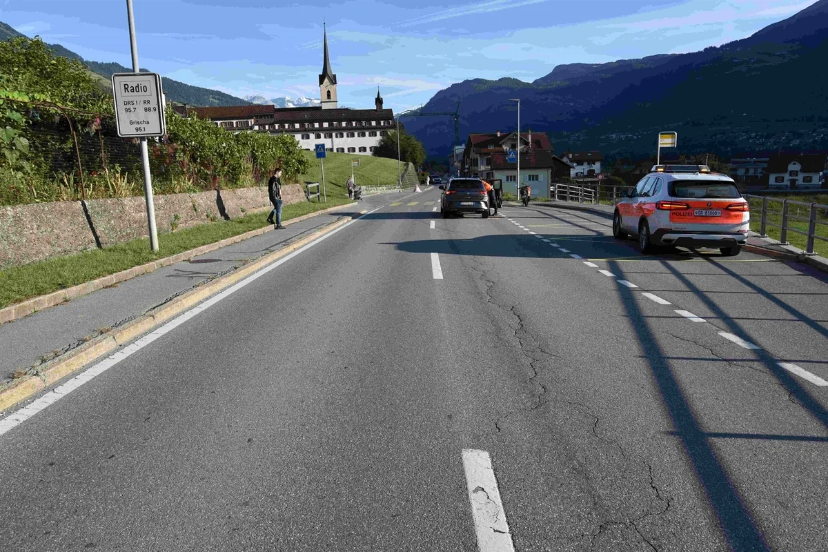 Cazis GR - Verkehrsunfall zwischen Motorrad und Auto