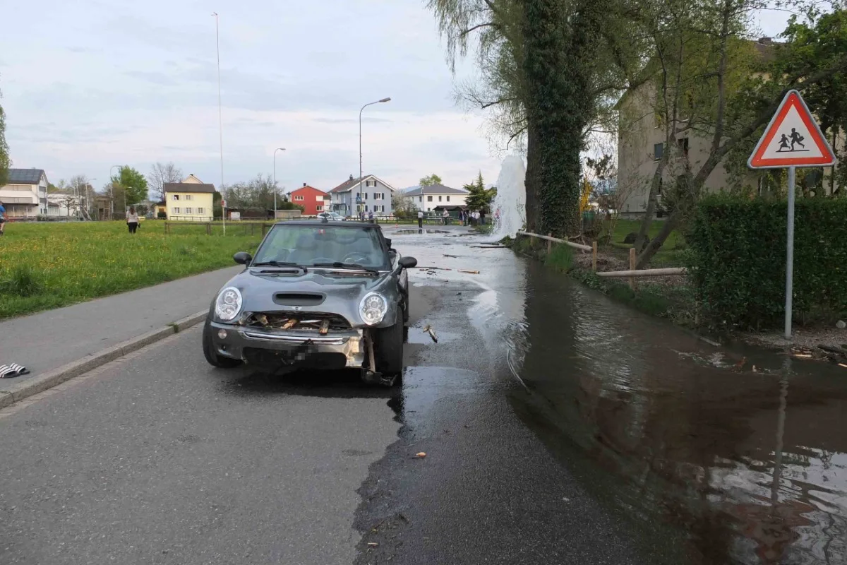 Altenrhein SG - Angetrunkener Mini-Fahrer verursacht grossen Sachschaden