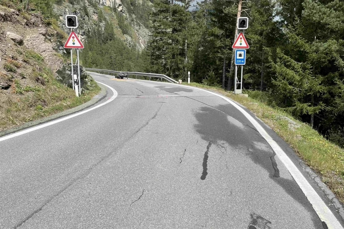 Martina GR – Motorradfahrer bei Selbstunfall verletzt