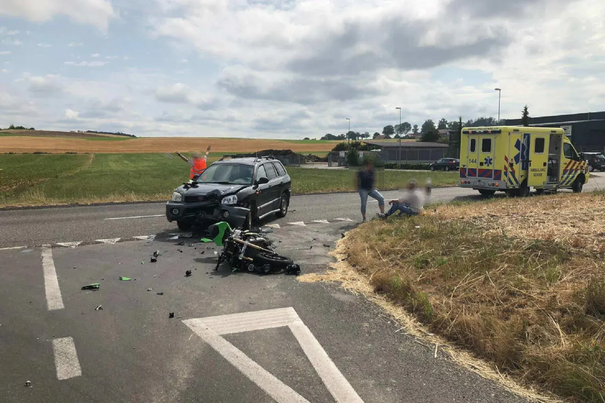 Düdingen FR - Verkehrsunfall mit einer verletzten Person