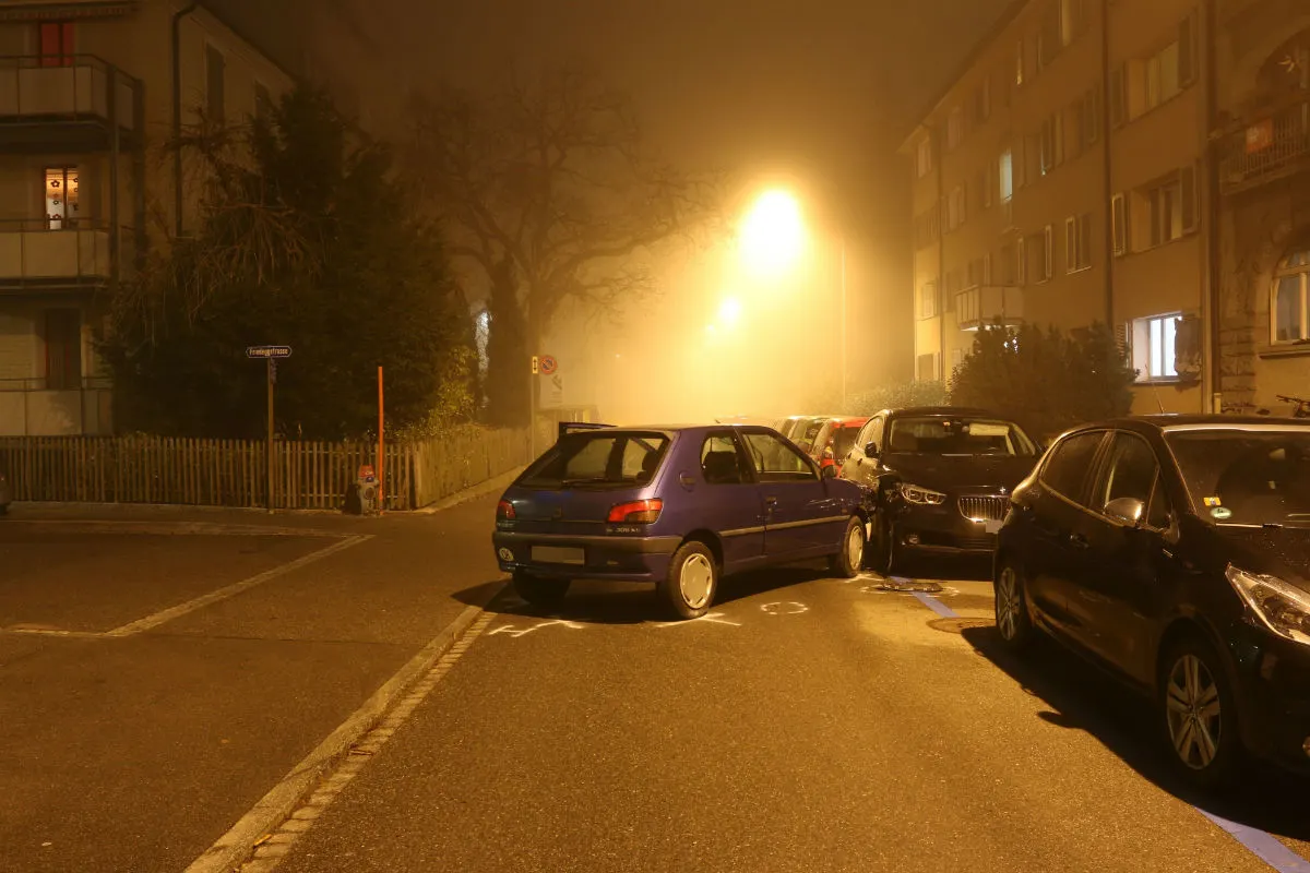 St.Gallen SG - Mit parkiertem Auto kollidiert