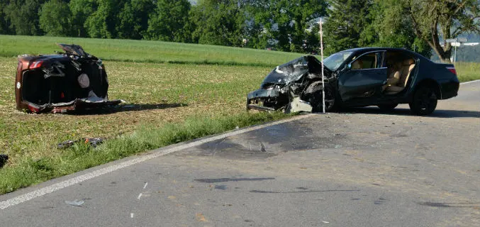 Geuensee LU - Heftiger Frontalcrash zweier Autos