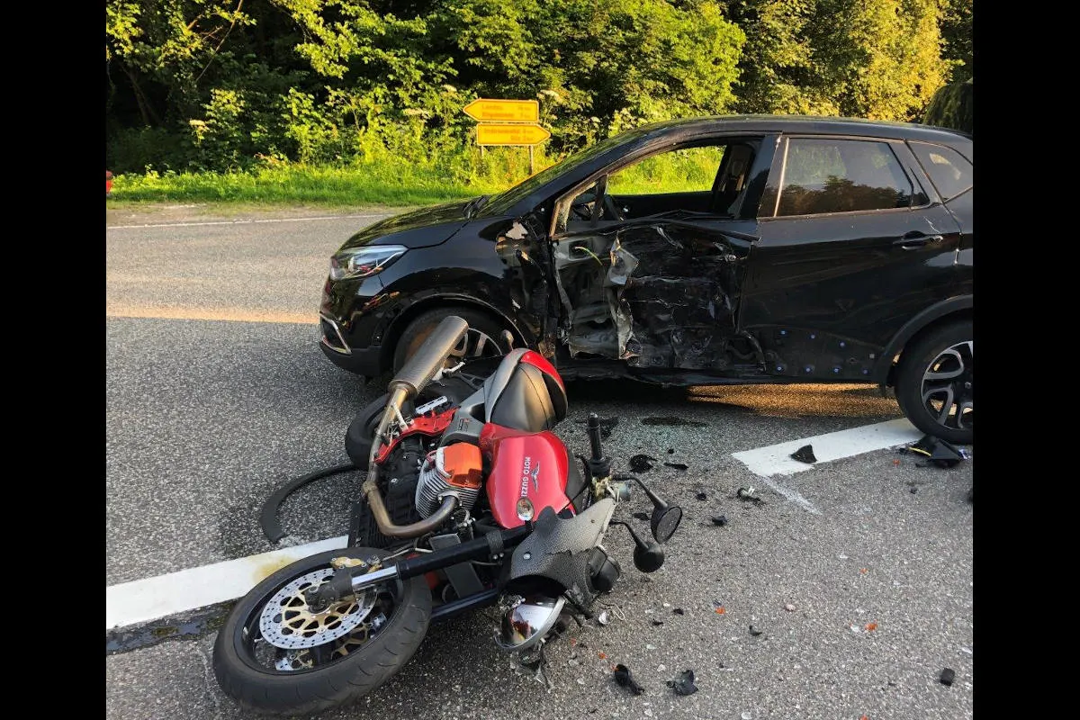 Münchweiler am Klingbach – Motorradfahrer bei Verkehrsunfall tödlich verletzt