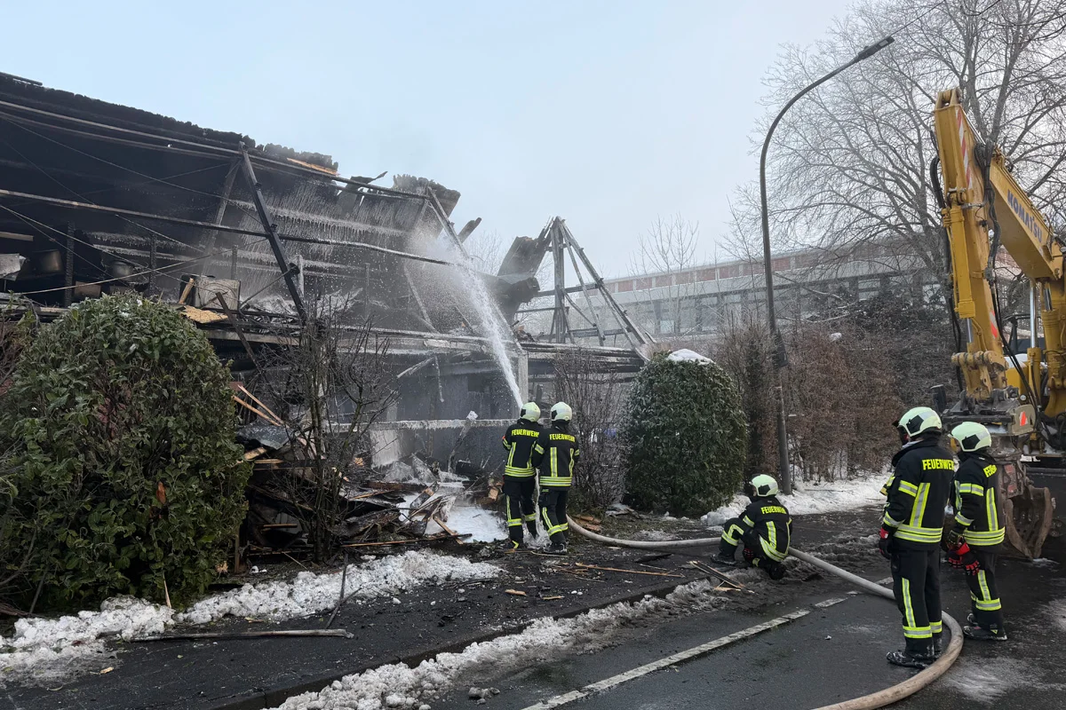 Aurich – Gebäude nach Brand vollständig zerstört