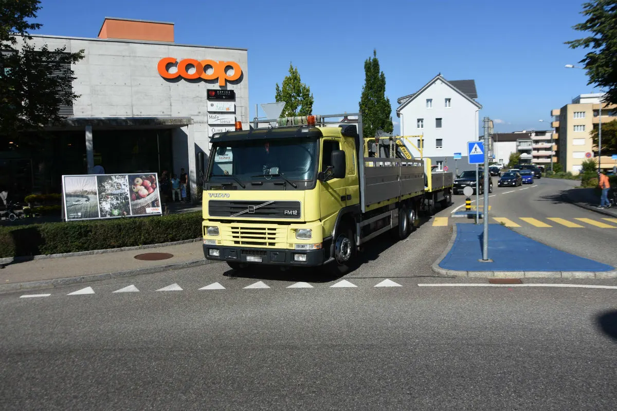 Goldach SG - Lastwagen fährt auf Velo auf