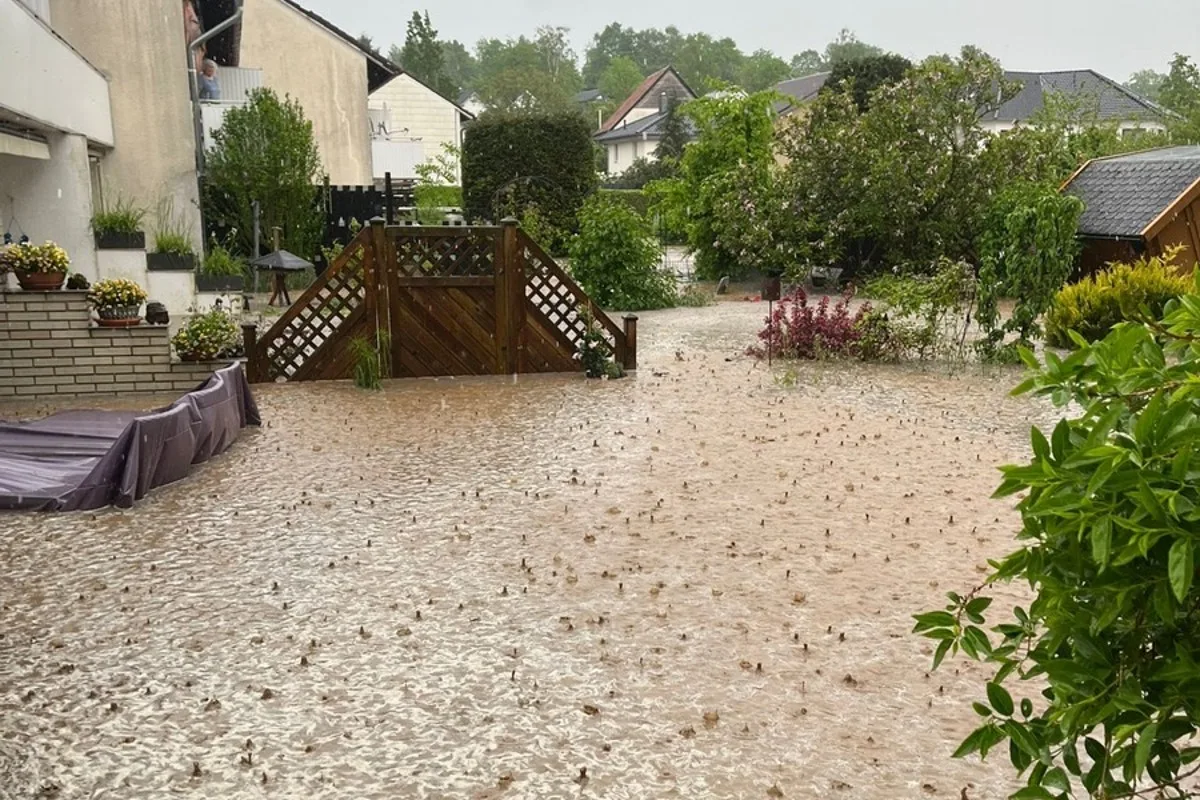 Starkregen trifft Detmolder Norden - Zahlreiche Überschwemmungen und Stromausfälle