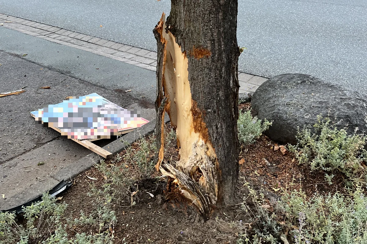 Schöneck HE – BMW-Fahrer beschädigt bei Unfall vier Fahrzeuge und wird verletzt