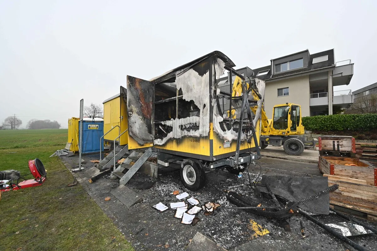Hünenberg ZG – Brand eines Baustellenwagens