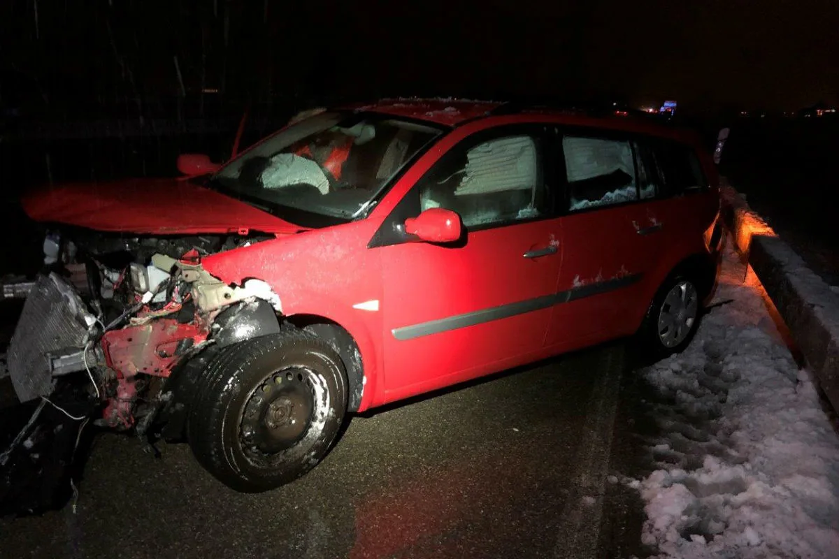 A3/Bilten GL - Kontrolle auf der schneebedeckten Fahrbahn verloren