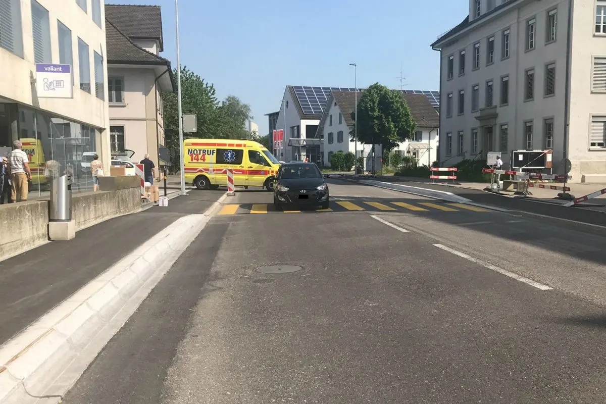 Suhr AG - Fussgängerin von Auto erfasst und schwer verletzt