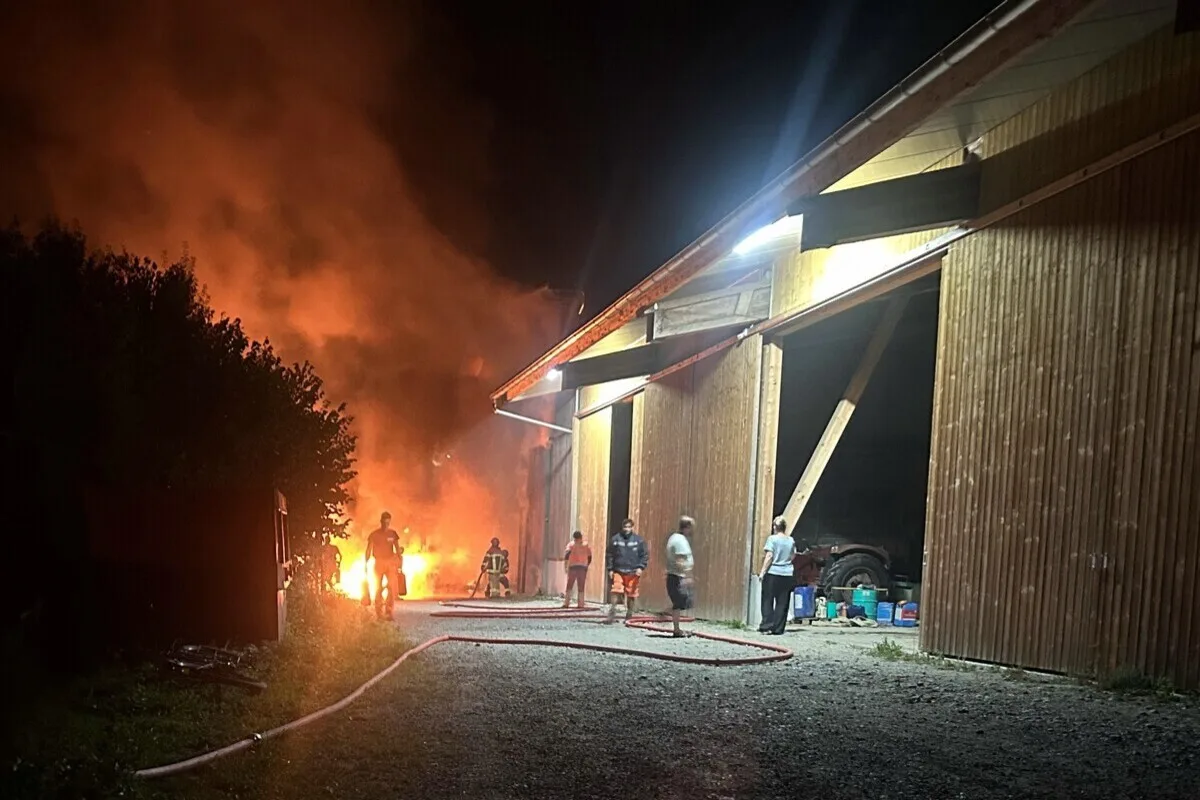 Gränichen AG – Traktorbrand neben Stall