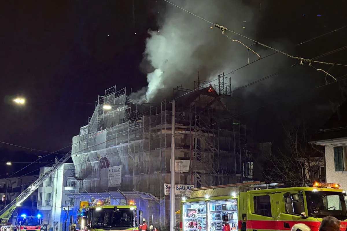 Zürich Kreis 8 – Brand in Dachstock von Mehrfamilienhaus