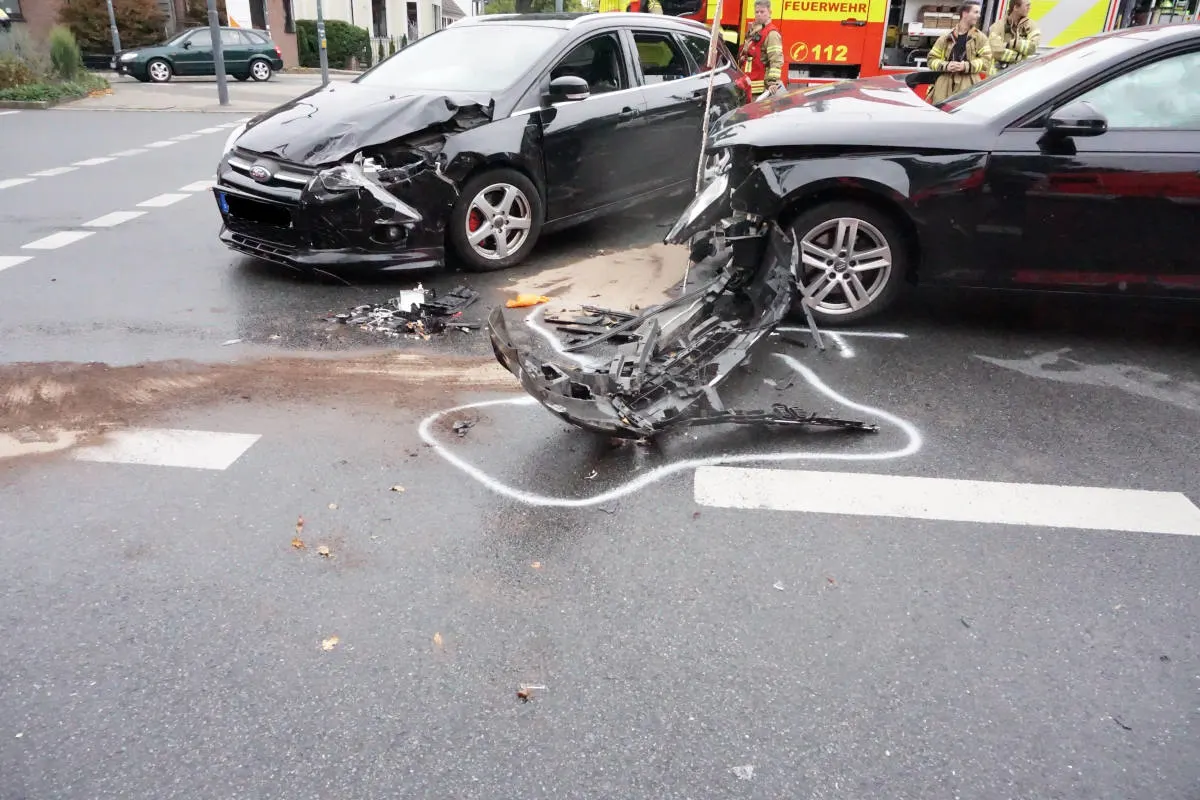 Ratingen Mitte – Verkehrsunfall mit mehreren Verletzten.