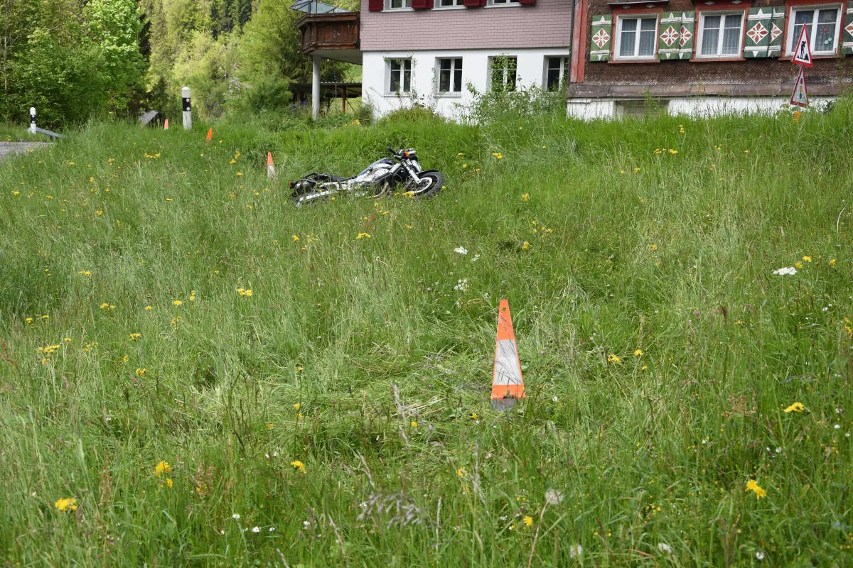 Ganterschwil SG - Selbstunfall mit Motorrad