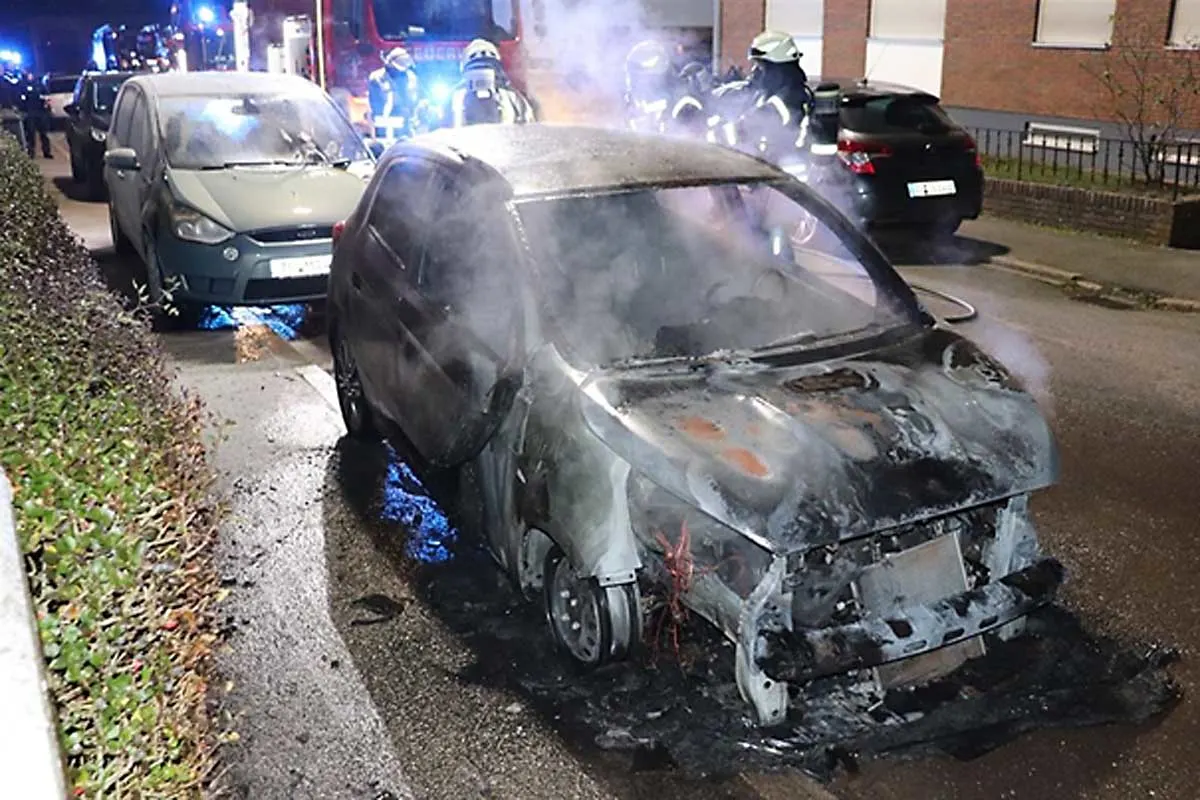Brandstiftung in Konz - Unbekannte zünden parkende Autos an