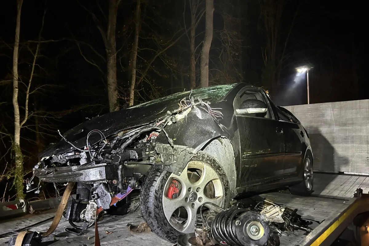Mülligen AG -  Motor bei Selbstunfall aus VW Golf gerissen