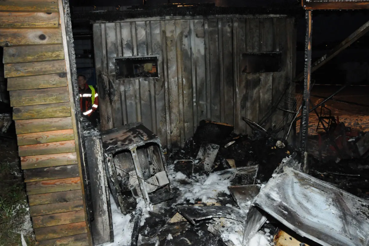 Füllinsdorf BL - Containerbrand erfordert Feuerwehreinsatz