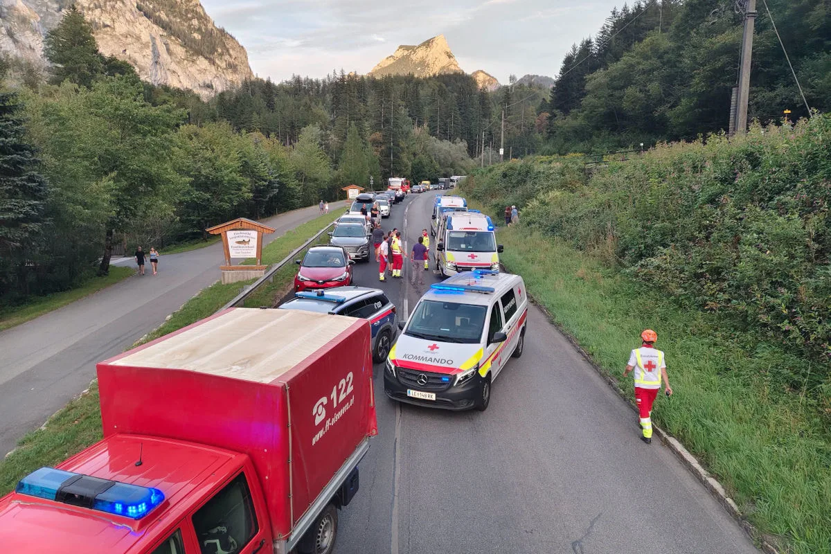 Eisenerz – Motorradlenker bei Unfall mit zwei Pkw schwer verletzt