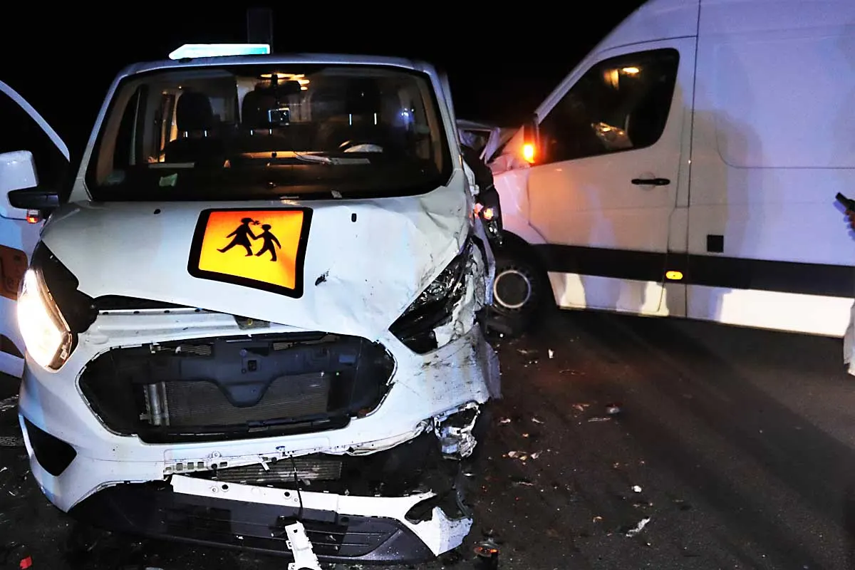 Warburg - Hoher Sachschaden durch Unfall an der Autobahnauffahrt