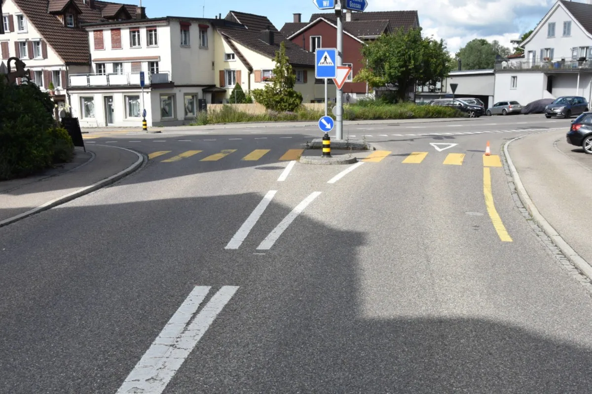 Mädchen in Flawil SG angefahren-  Unbekanntes Fahrzeug macht sich davon!
