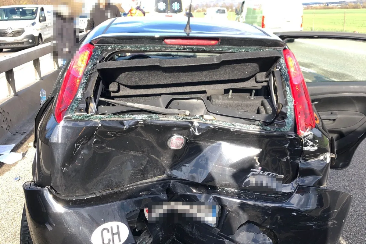 Kestenholz SO - Drei Fahrzeuginsassen werden bei Auffahrkollision auf der A1 verletzt