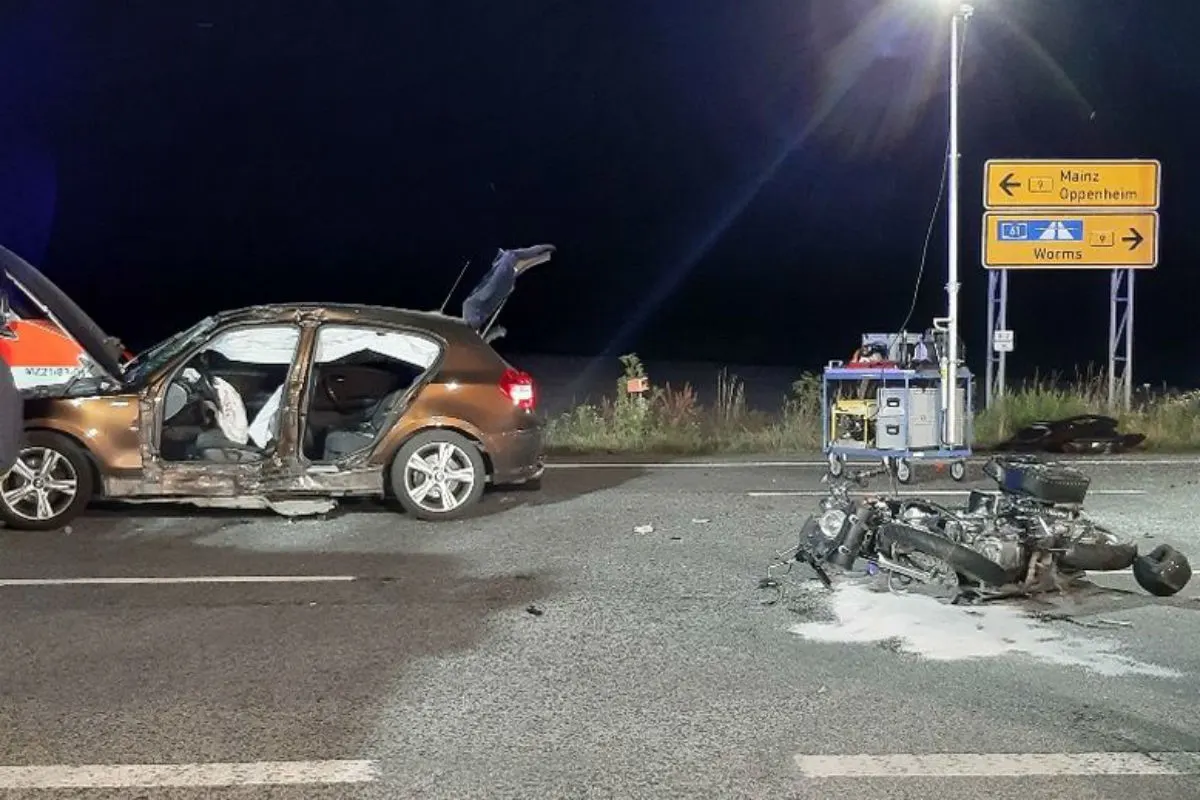 38-Jährige alkoholisiert übersieht Motorradfahrer - dieser stirbt beim Unfall!